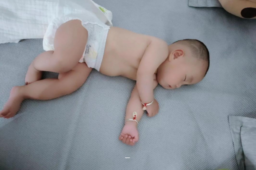 克拉玛依几个月宝宝可以竖抱